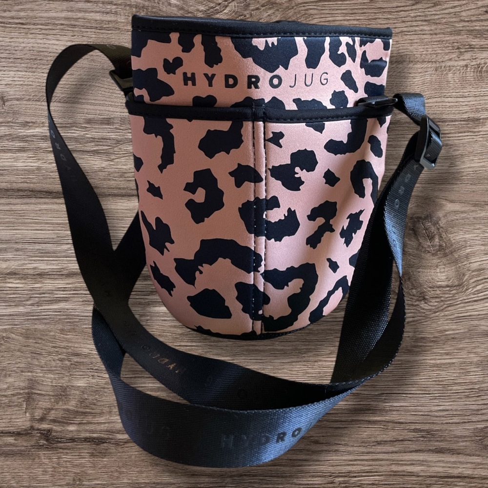 HydroJug  SLEEVE
by HydroJug Black & Brown Leopard Print - SLEEVE only! - Picture 2 of 8